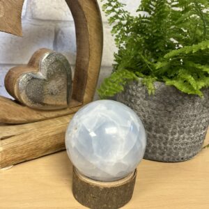 Sphère de calcite bleue