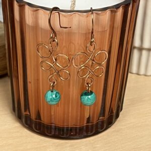 Boucles d'oreilles en cuivre martelé et malachite
